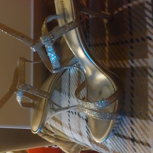 Michael kors silver heels size 7.5 - Picture 1 of 7